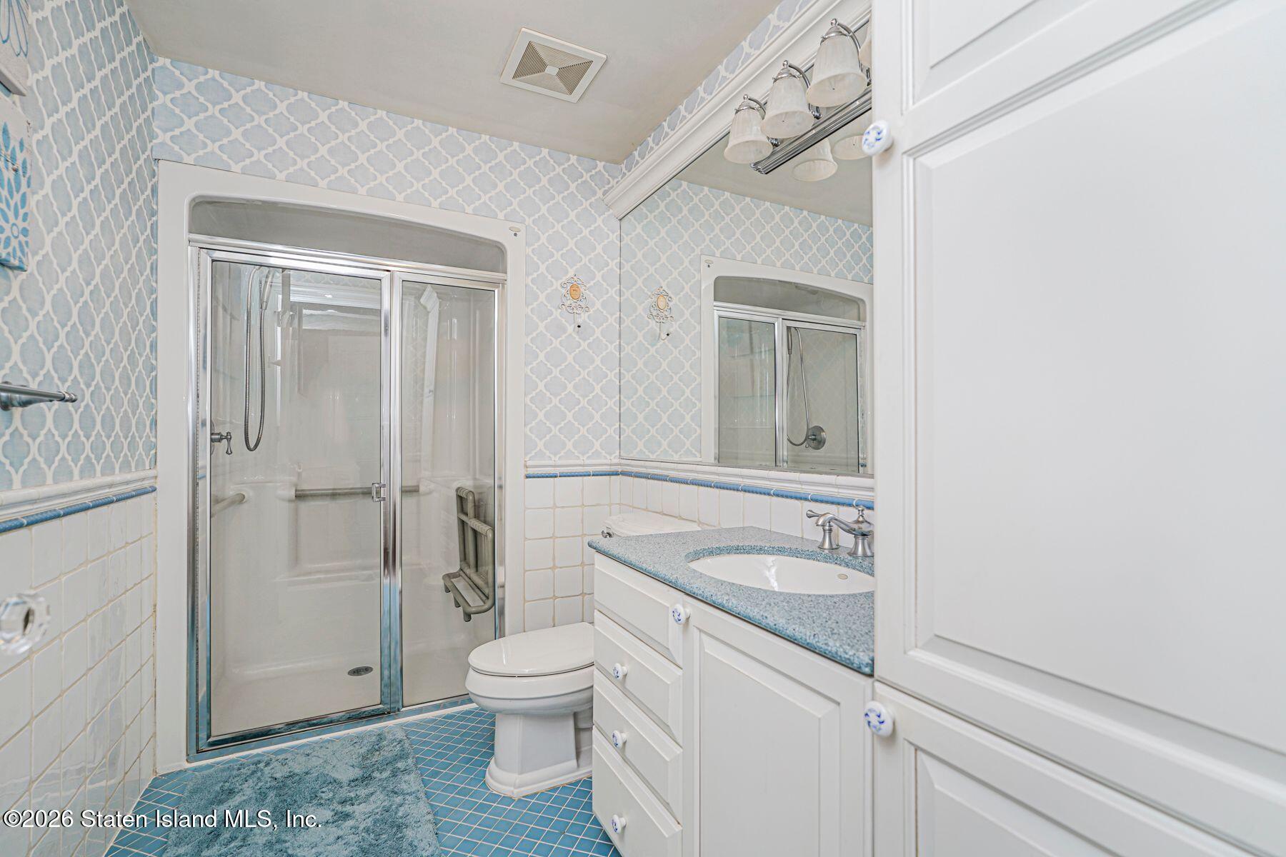 125 Benedict Road Staten Island, NY 10304 - Photo 78 of 96 125 suite bath