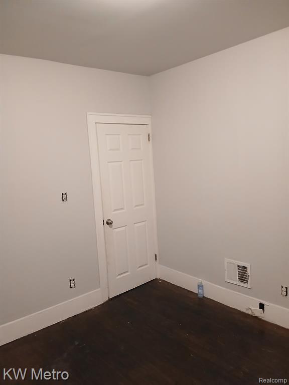 5527 Nottingham Road Detroit, MI 48224 - Photo 3 of 5
