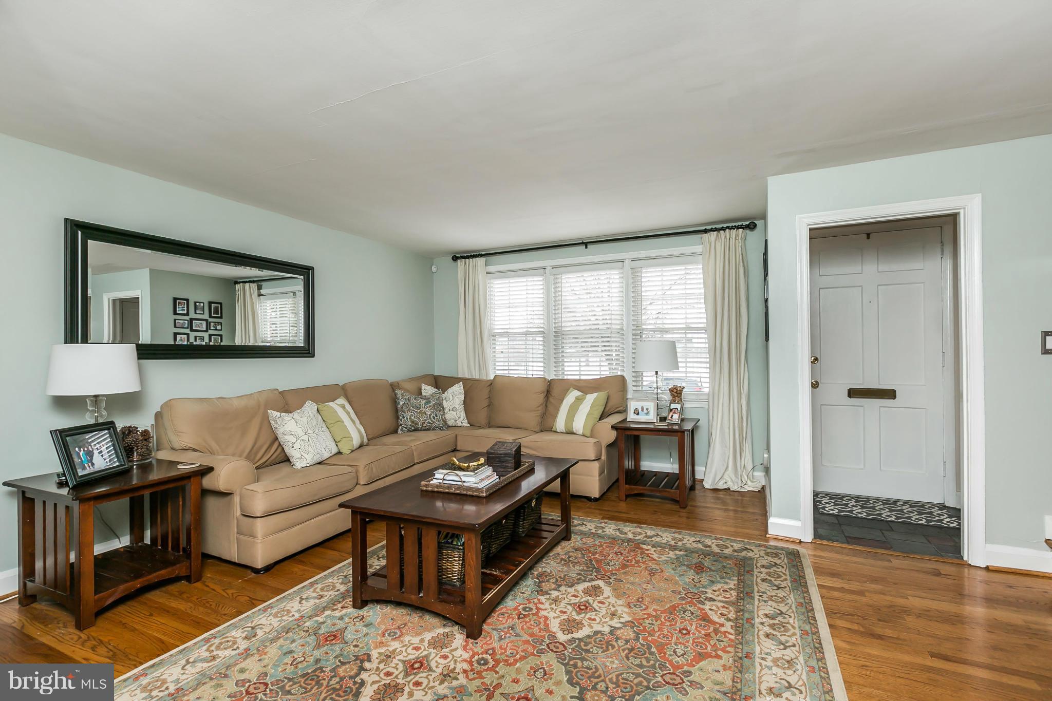 8135 Barksdale Road Baltimore, MD 21286 - Photo 3 of 26 Living Room