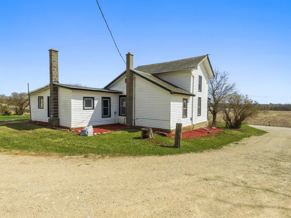 $349,900 | 18442 West County Road, Evansville, WI 53536