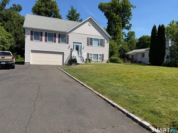 $525,000 | 7 Mist Hill Drive, Brookfield, CT 06804