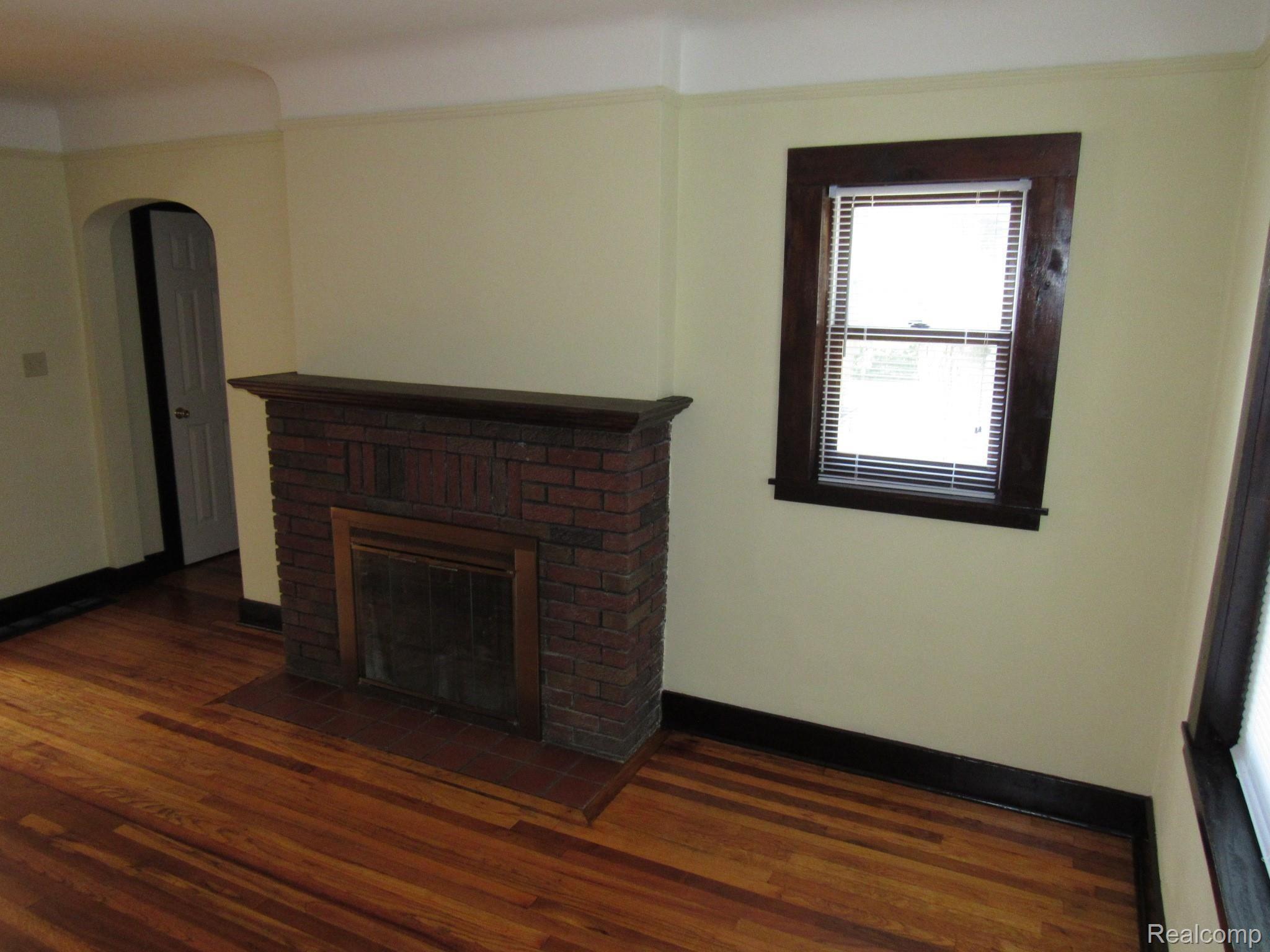 16 West Rutgers Avenue Pontiac, MI 48340 - Photo 14 of 36 16 W RUTGERS PONTIAC (111).JPG