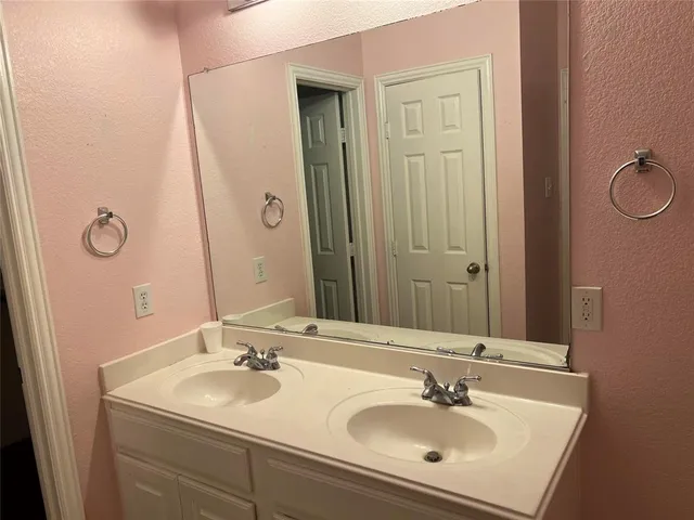 $2,600 | 402 Calvary Drive, Euless, TX 76040