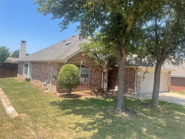 $2,600 | 402 Calvary Drive, Euless, TX 76040