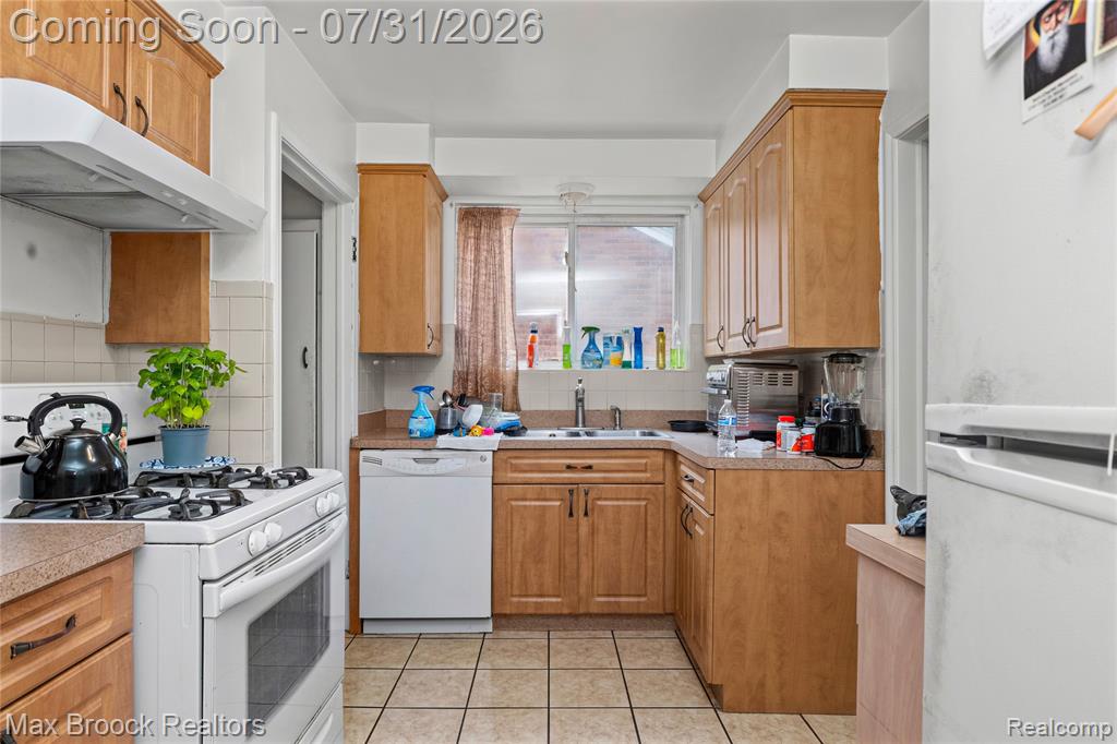23531 Scotia Road Oak Park, MI 48237 - Photo 7 of 24 Gallery Image 7