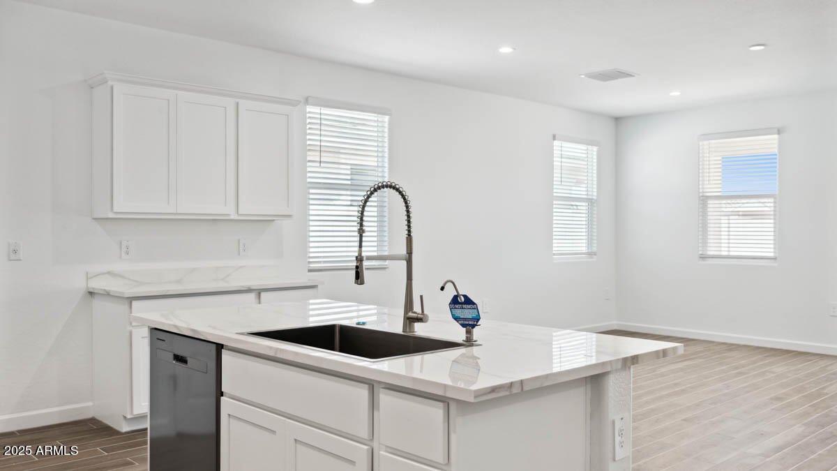 2326 West Solstice Avenue Apache Junction, AZ 85120 - Photo 2 of 30 Ozark kitchen