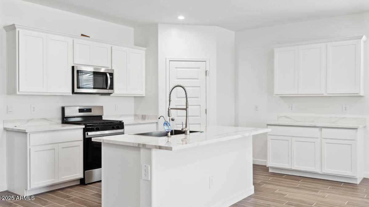 2326 West Solstice Avenue Apache Junction, AZ 85120 - Photo 3 of 30 Ozark kitchen