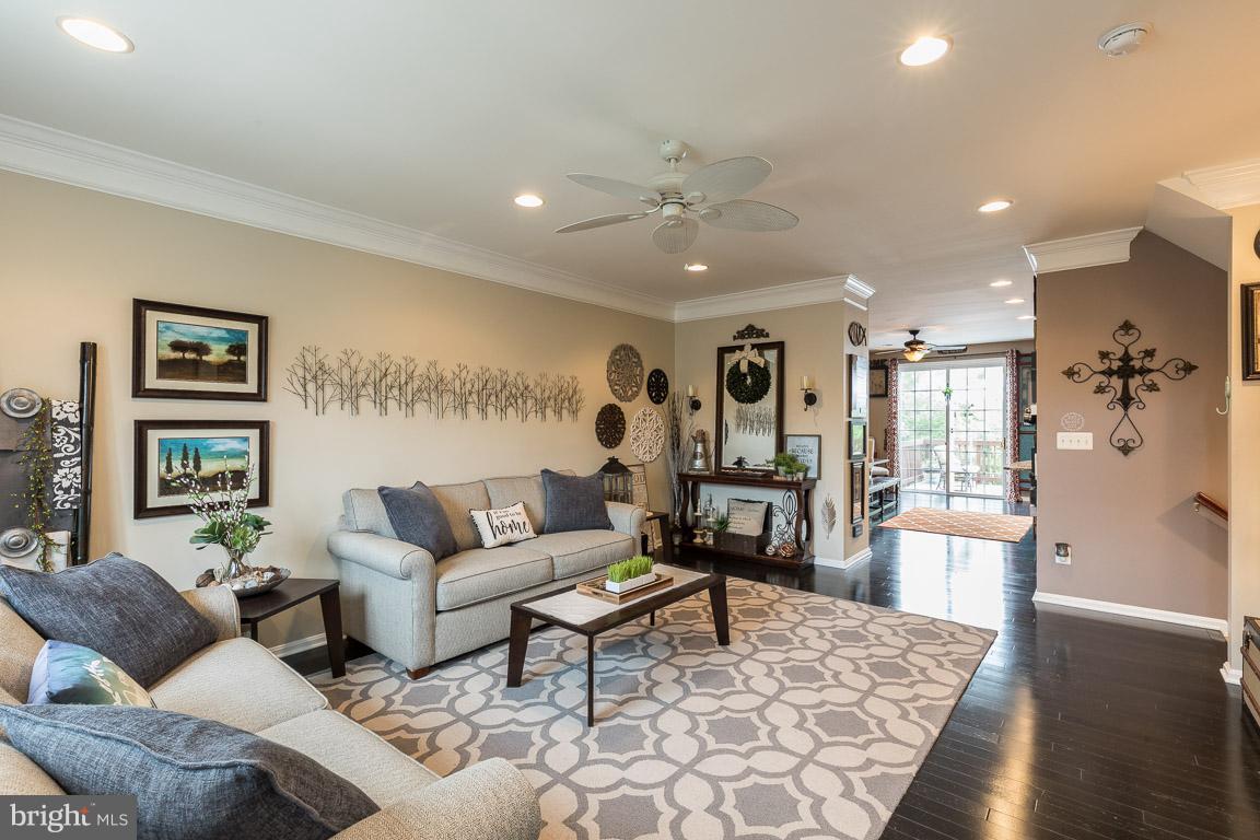 9063 Ribbon Falls Loop Bristow, VA 20136 - Photo 3 of 30 Living Room