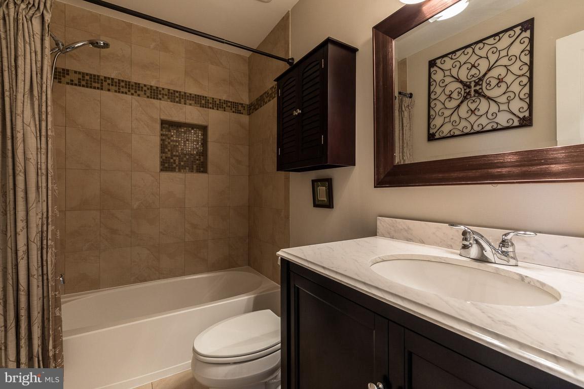 9063 Ribbon Falls Loop Bristow, VA 20136 - Photo 21 of 30 Bath