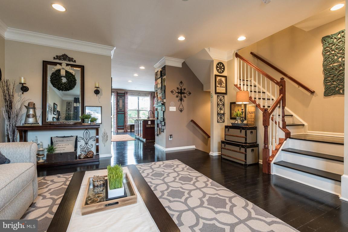 9063 Ribbon Falls Loop Bristow, VA 20136 - Photo 4 of 30 Living Room