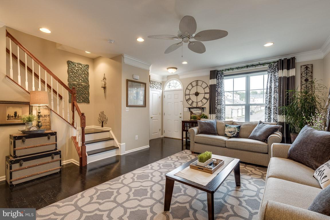 9063 Ribbon Falls Loop Bristow, VA 20136 - Photo 6 of 30 Living Room