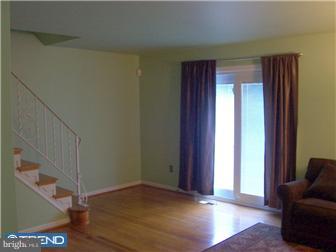 7017 Voigt Road Philadelphia, PA 19128 - Photo 2 of 6 Living Room