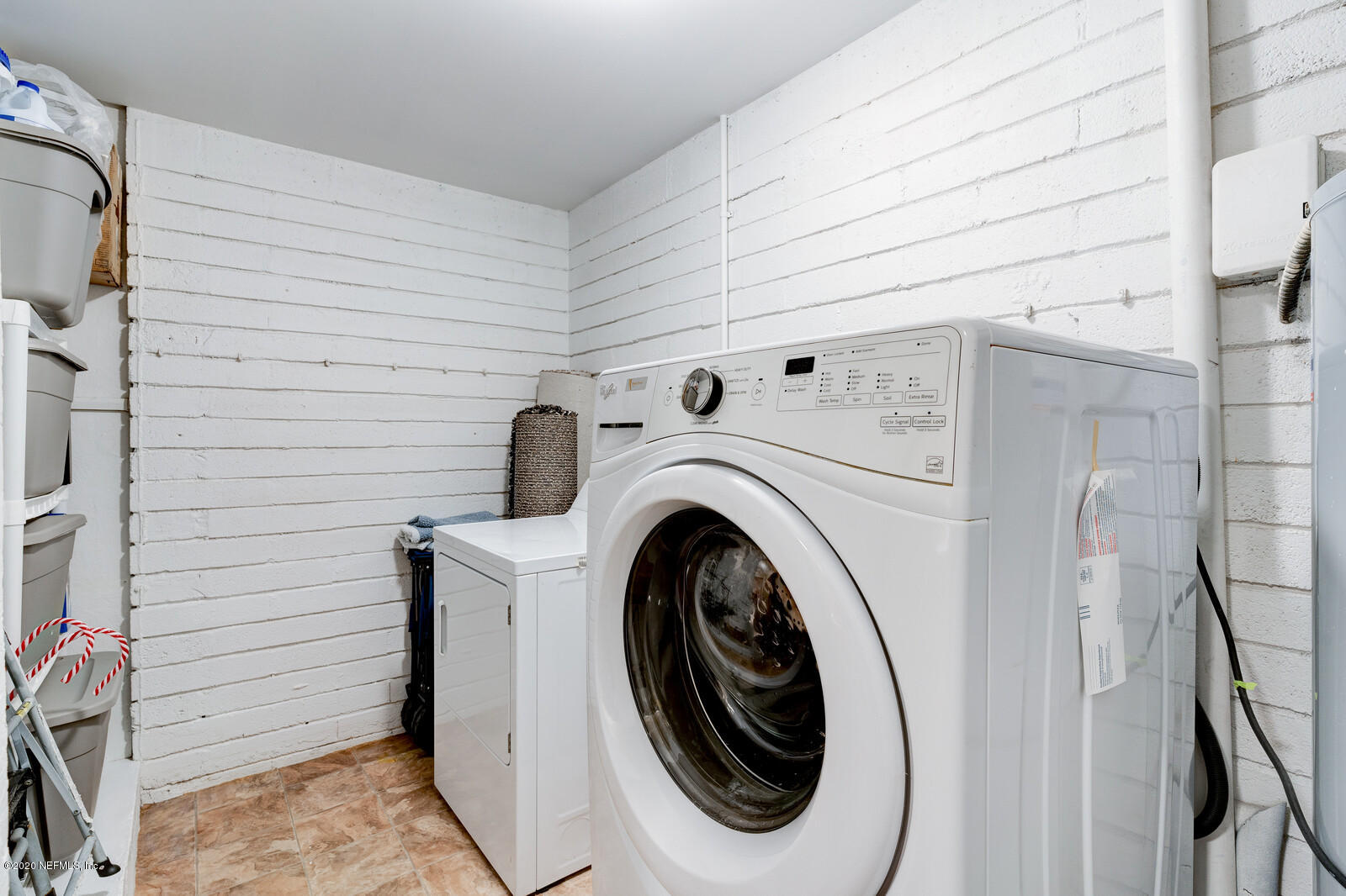 6245 Suwanee Road Jacksonville, FL 32217 - Photo 20 of 27 a utility room with dryer and washer
