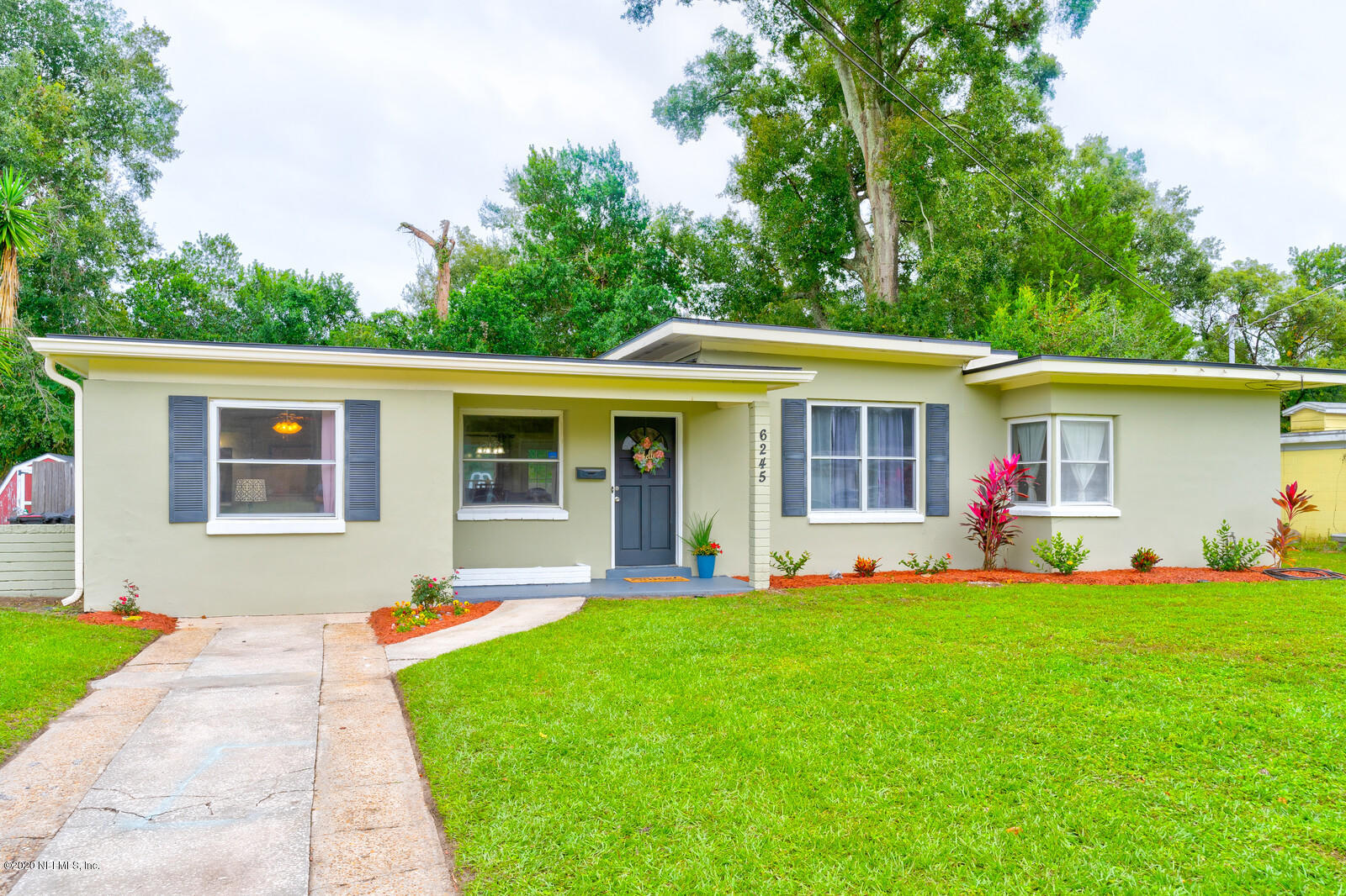 6245 Suwanee Road Jacksonville, FL 32217 - Photo 2 of 27 a front view of house with a garden and porch