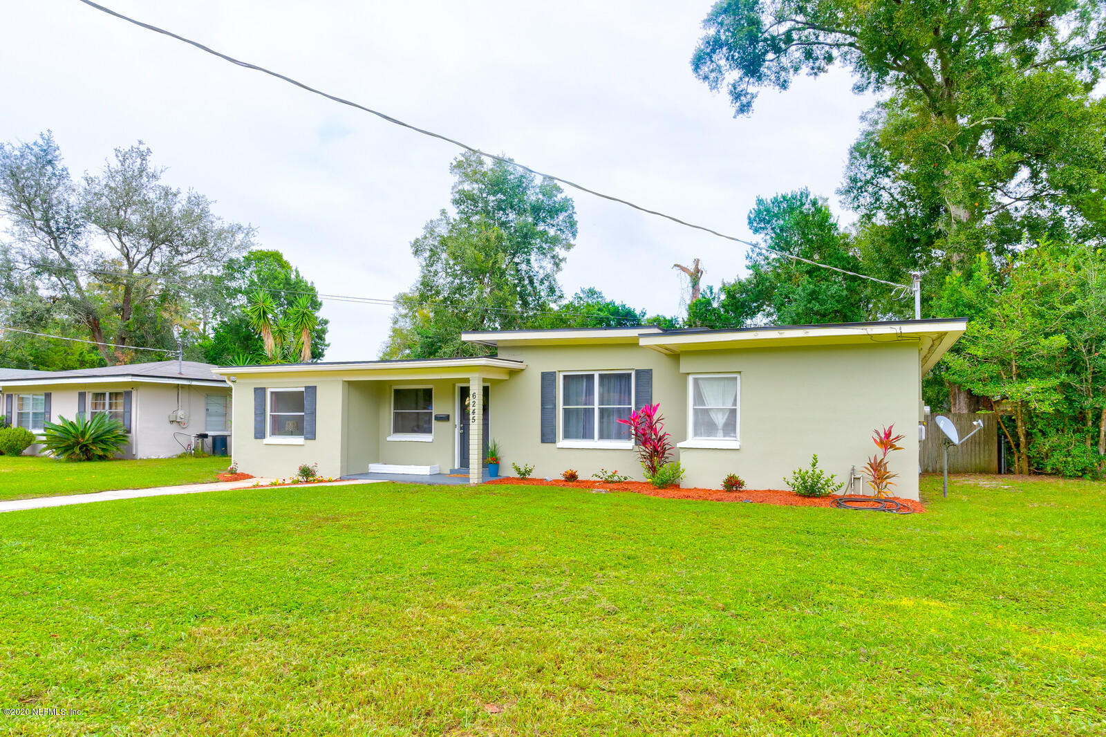 6245 Suwanee Road Jacksonville, FL 32217 - Photo 27 of 27 a front view of house with yard and green space
