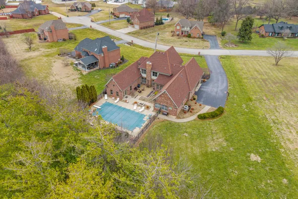$679,500 | 1312 Shallow Lake Circle, Hopkinsville, KY 42240
