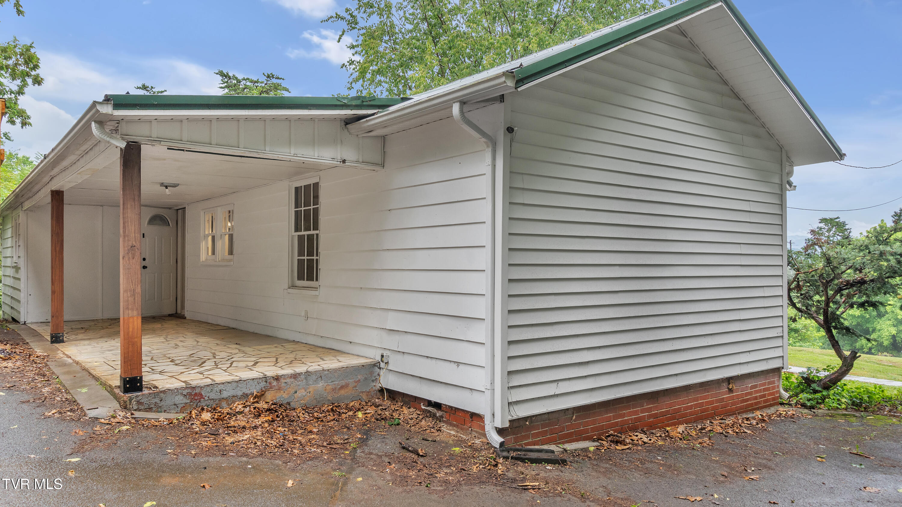 122 Hartley Road Elizabethton, TN 37643 - Photo 4 of 32 DSC07483