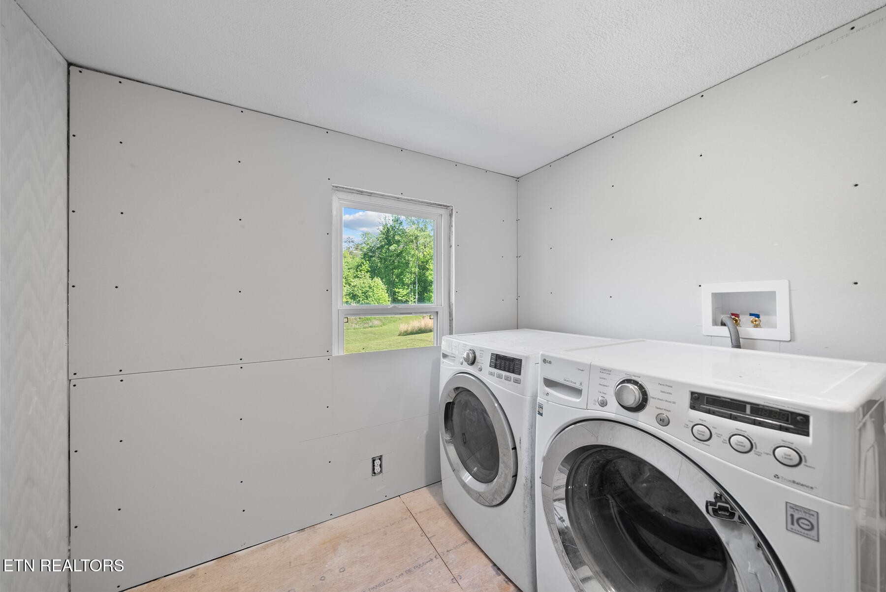 390 Sparkman Town Road Rock Island, TN 38581 - Photo 18 of 33 a utility room with dryer and washer