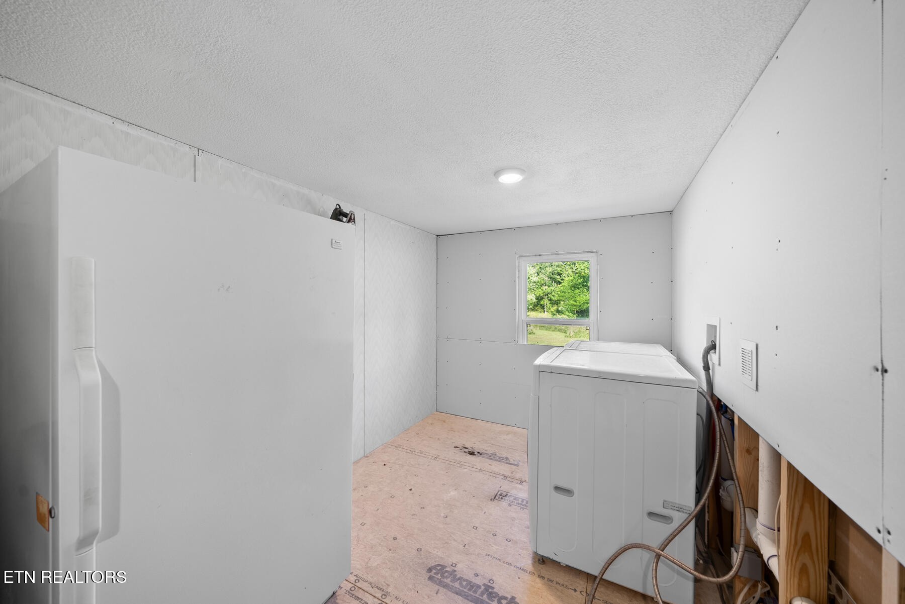 390 Sparkman Town Road Rock Island, TN 38581 - Photo 19 of 33 a storage room with wooden floor washer and dryer