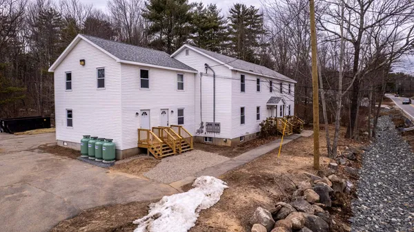 $2,300 | 60 Charles Street, Unit 2, Farmington, NH 03835