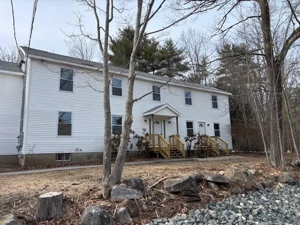 $2,300 | 60 Charles Street, Unit 2, Farmington, NH 03835