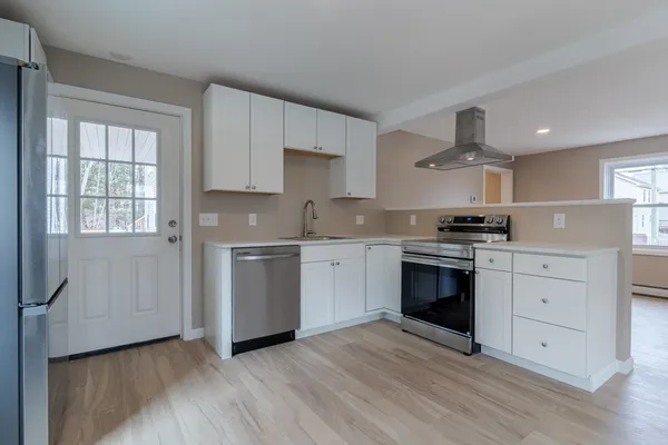 $2,300 | 60 Charles Street, Unit 2, Farmington, NH 03835