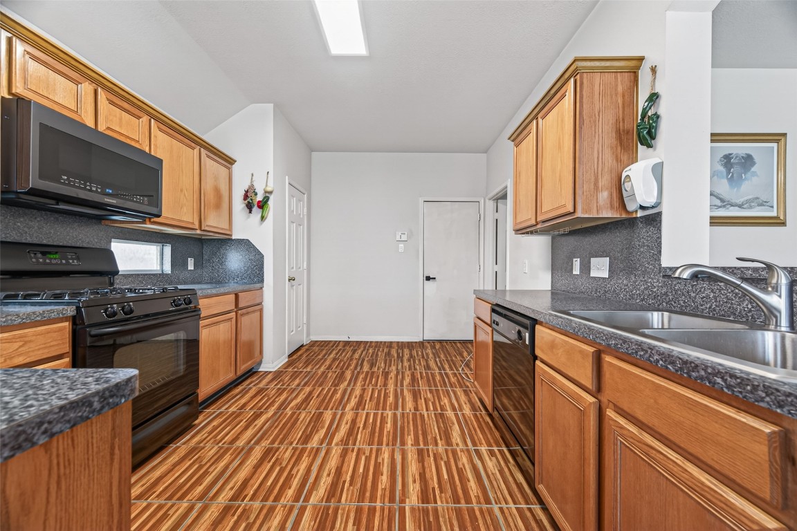 6506 Signal Point Lane Houston, TX 77064 - Photo 7 of 19