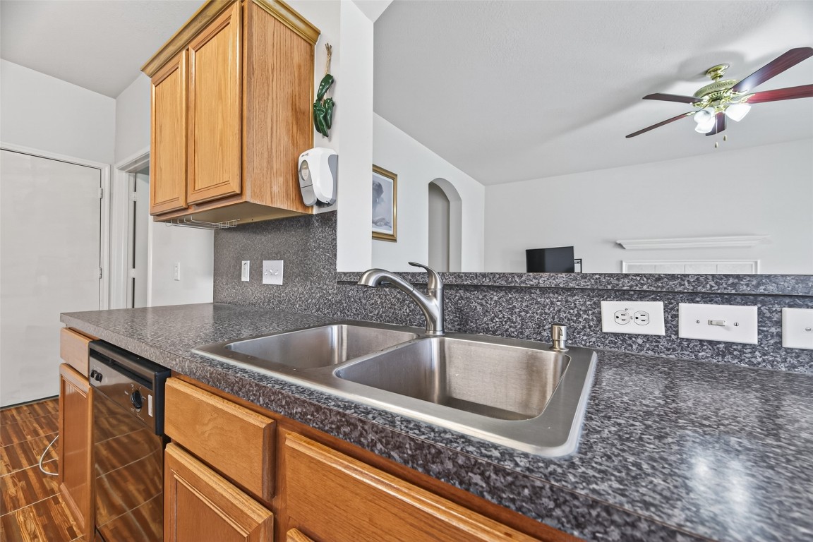 6506 Signal Point Lane Houston, TX 77064 - Photo 9 of 19