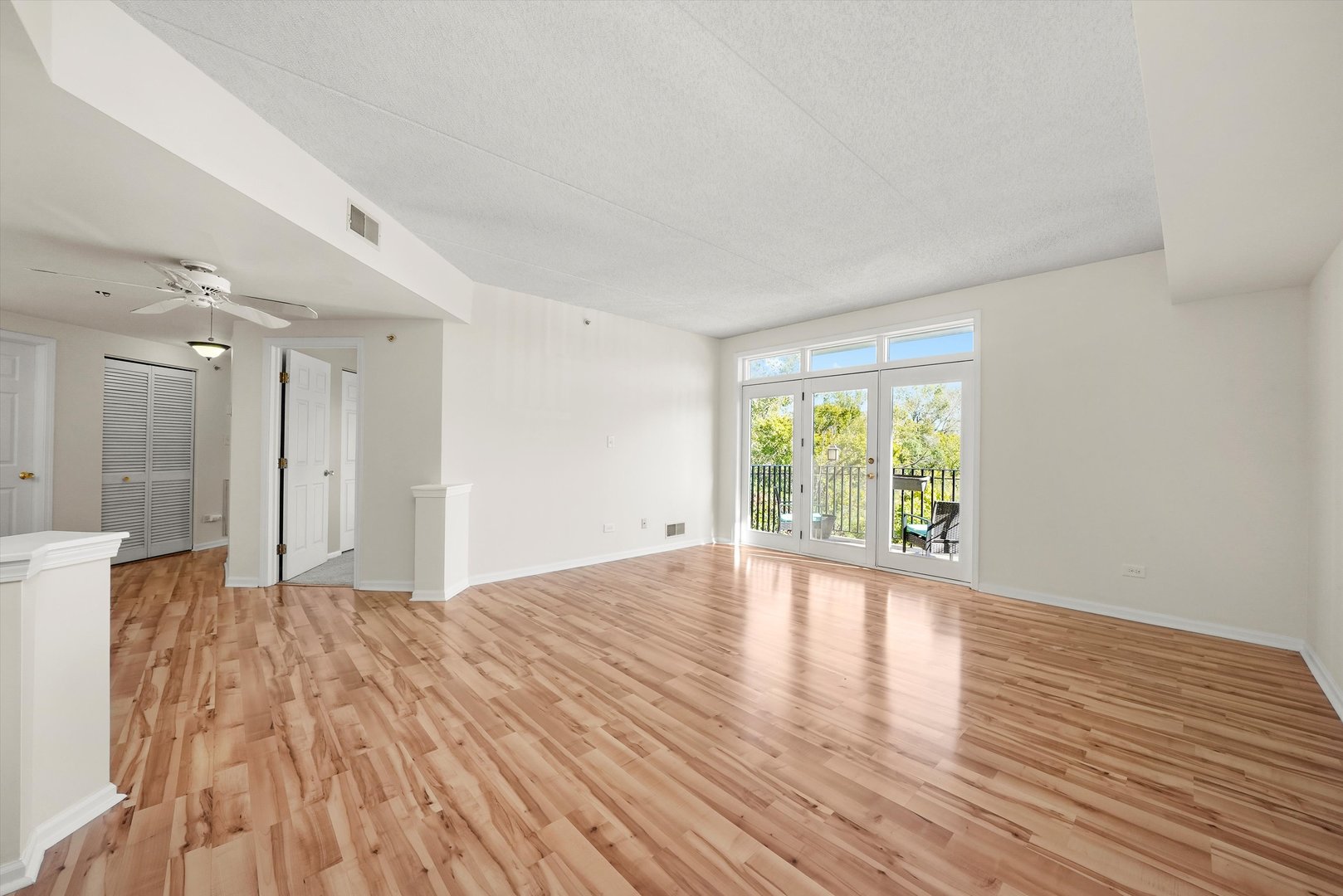 11001 Deblin Lane, Unit 203 Oak Lawn, IL 60453 - Photo 4 of 42