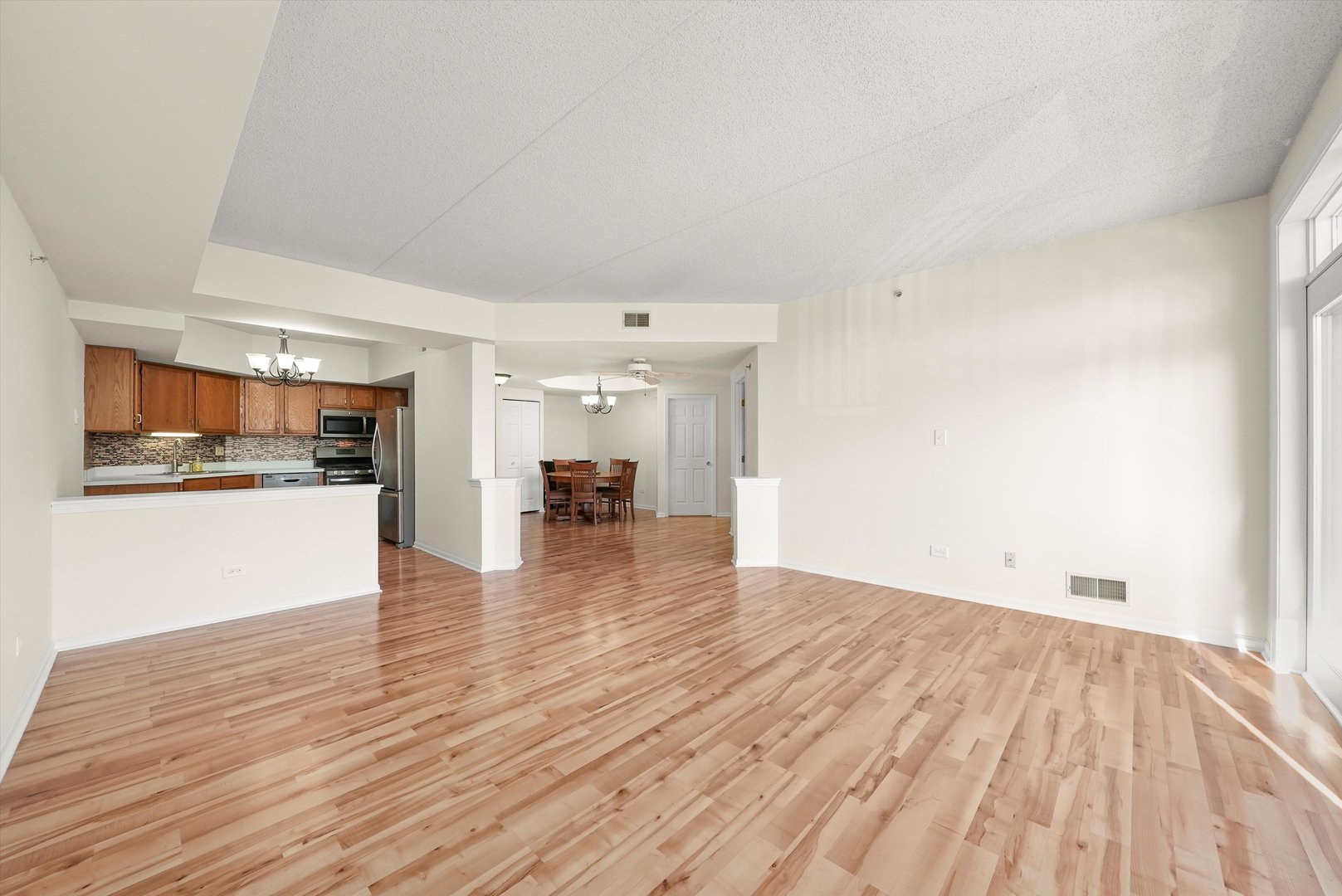 11001 Deblin Lane, Unit 203 Oak Lawn, IL 60453 - Photo 6 of 42