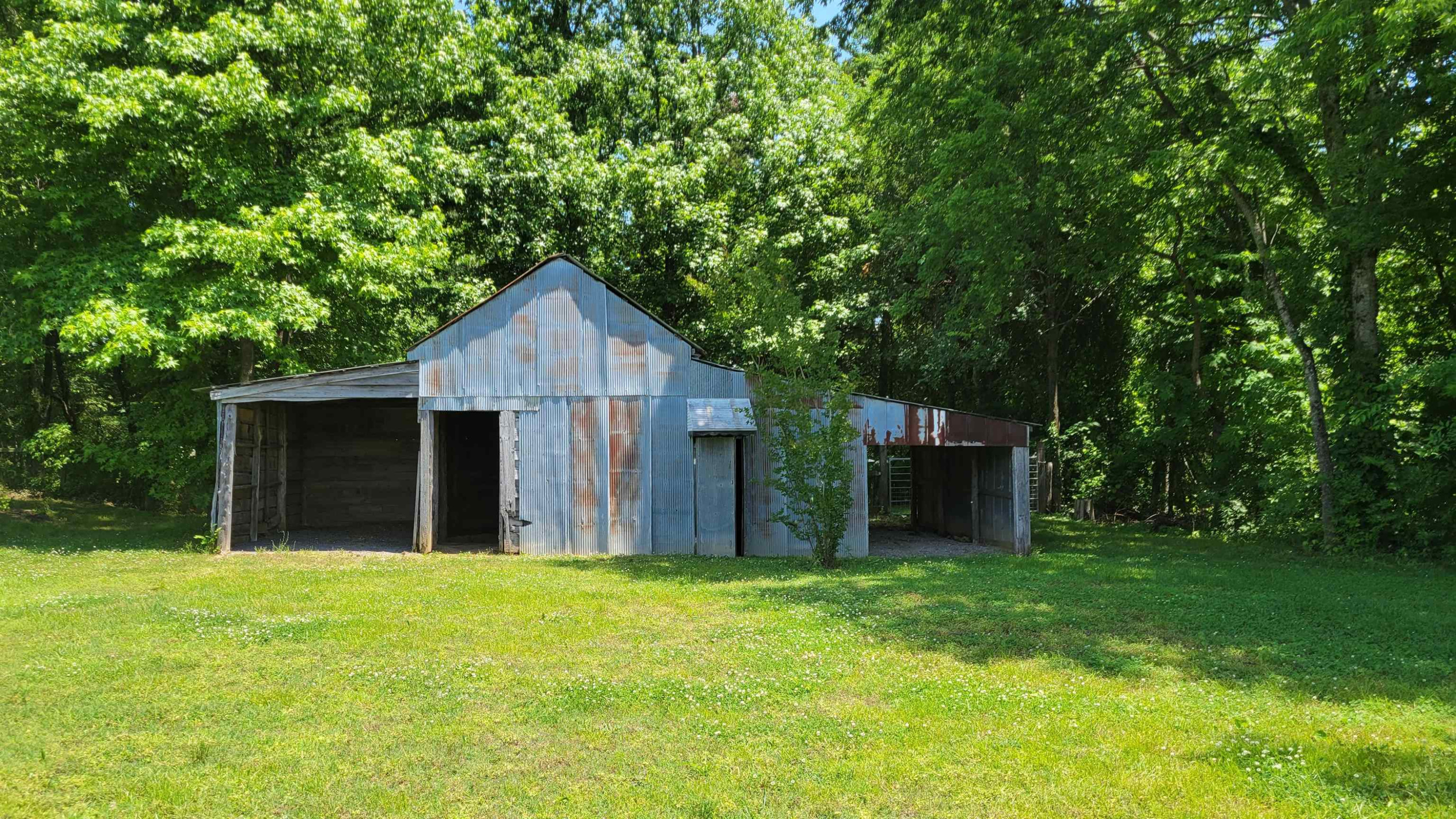 183 Spring Creek Law Road Jackson, TN 38305 - Photo 13 of 42 a front view of house with yard and green space