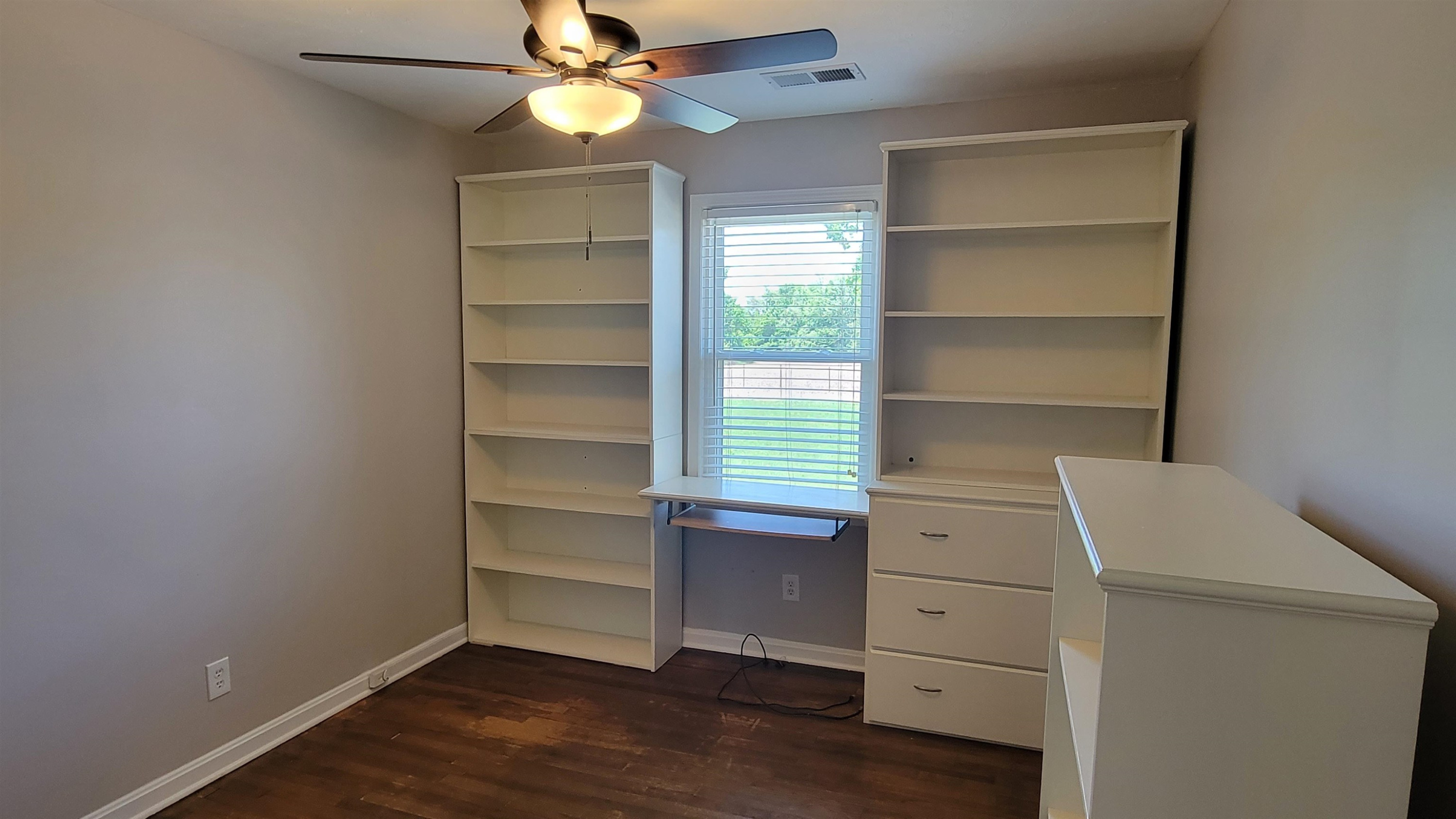 183 Spring Creek Law Road Jackson, TN 38305 - Photo 19 of 42 a room with a desk and a window