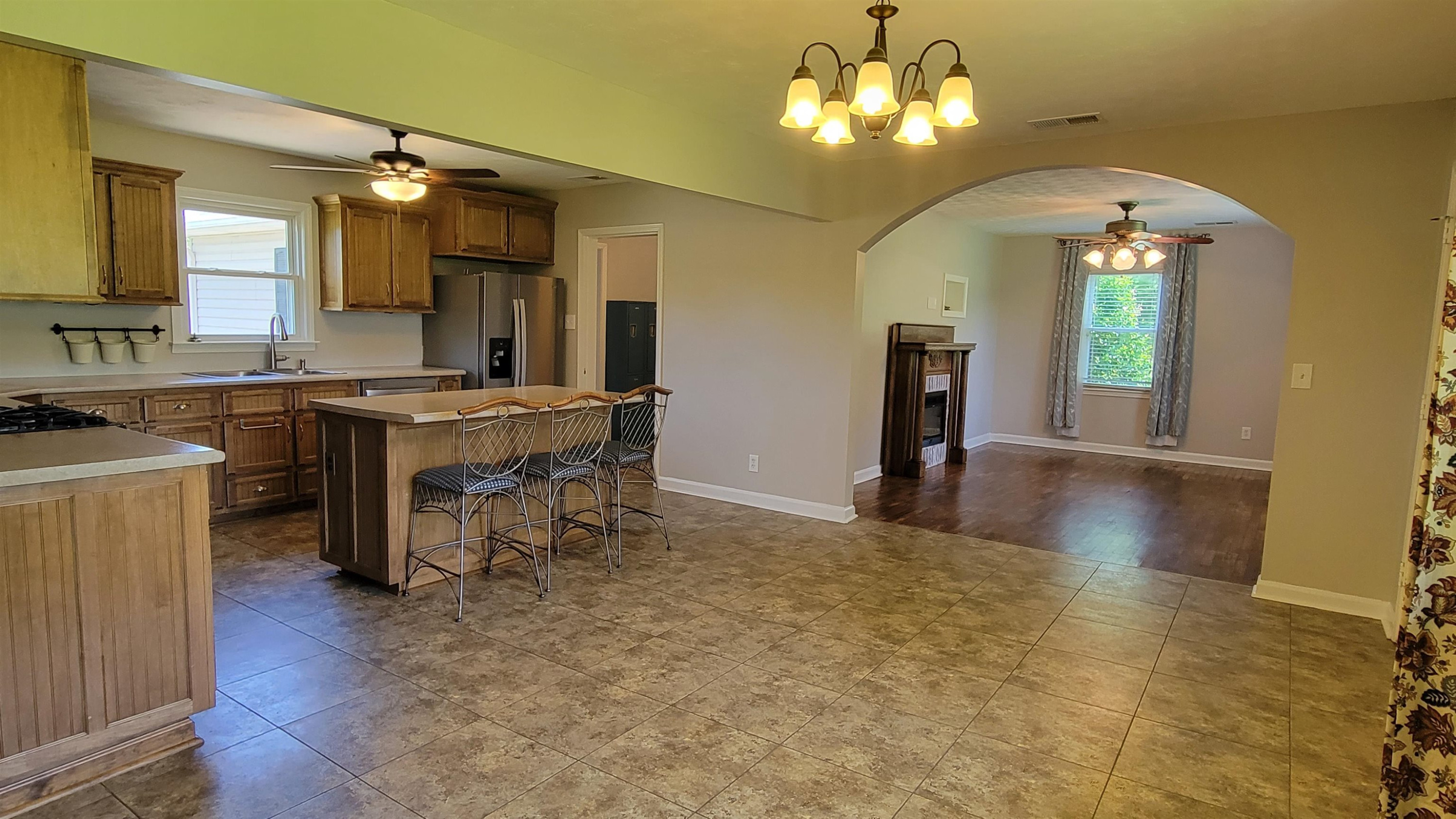 183 Spring Creek Law Road Jackson, TN 38305 - Photo 4 of 42 a view of a kitchen area