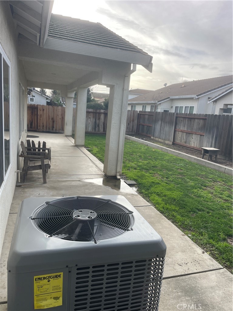 3583 Sarasota Avenue Merced, CA 95348 - Photo 23 of 23 a kitchen with a sink and a microwave