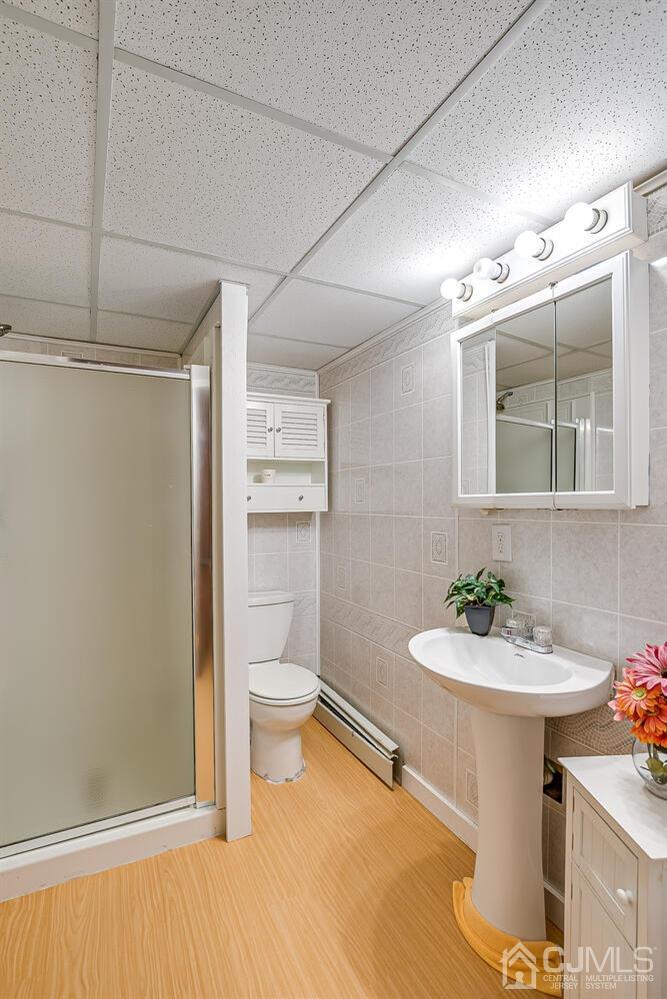 50 Old Post Road Edison, NJ 08817 - Photo 31 of 39 a bathroom with a sink toilet and shower