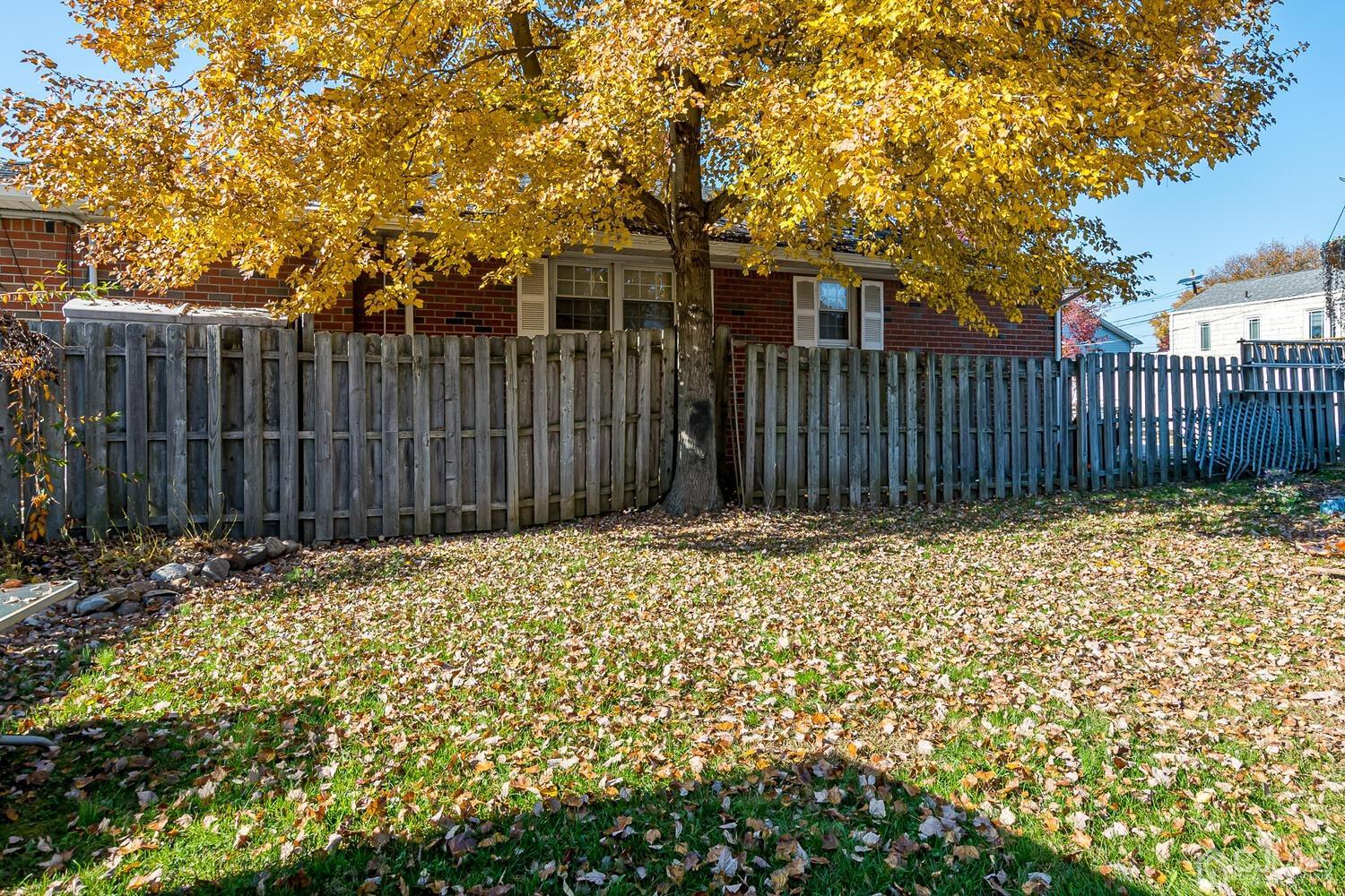 50 Old Post Road Edison, NJ 08817 - Photo 37 of 39 a view of wooden fence