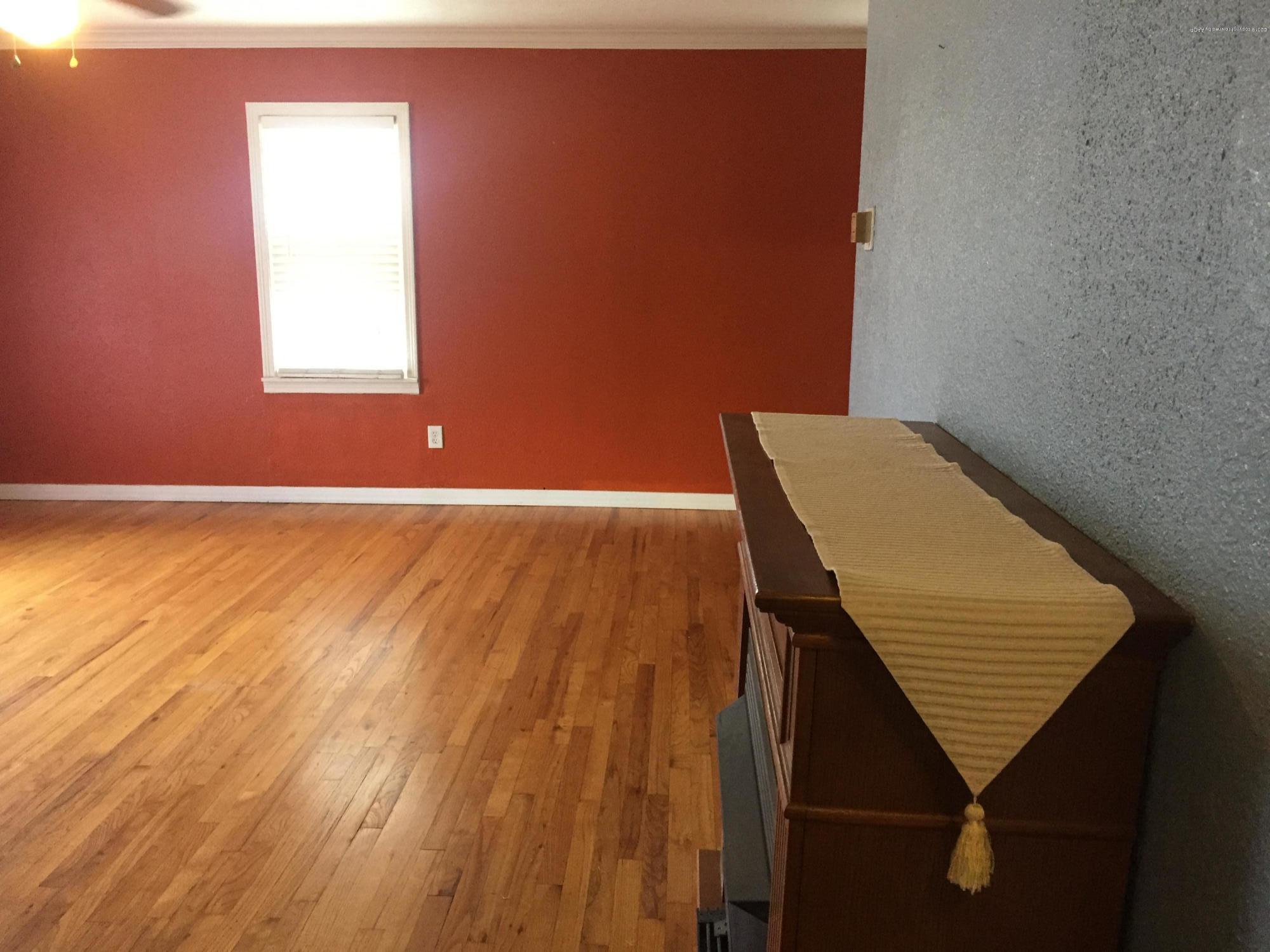 4103 Parker Street Amarillo, TX 79110 - Photo 11 of 17 livingroom