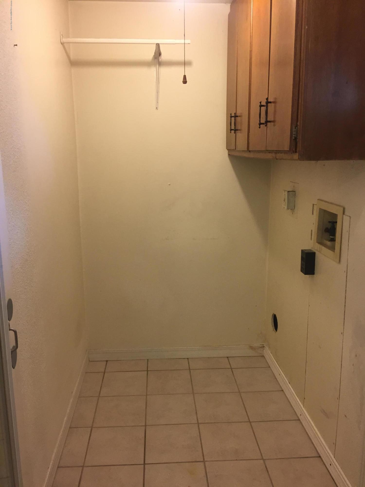 4103 Parker Street Amarillo, TX 79110 - Photo 14 of 17 utility room