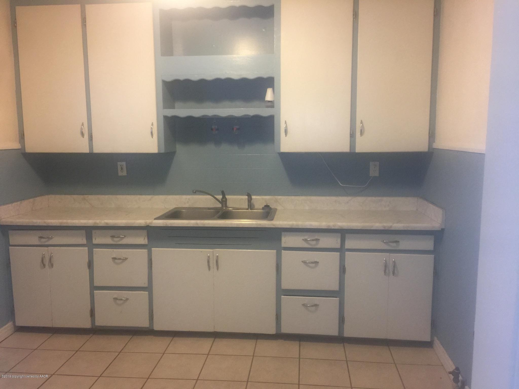 4103 Parker Street Amarillo, TX 79110 - Photo 4 of 17 kitchen