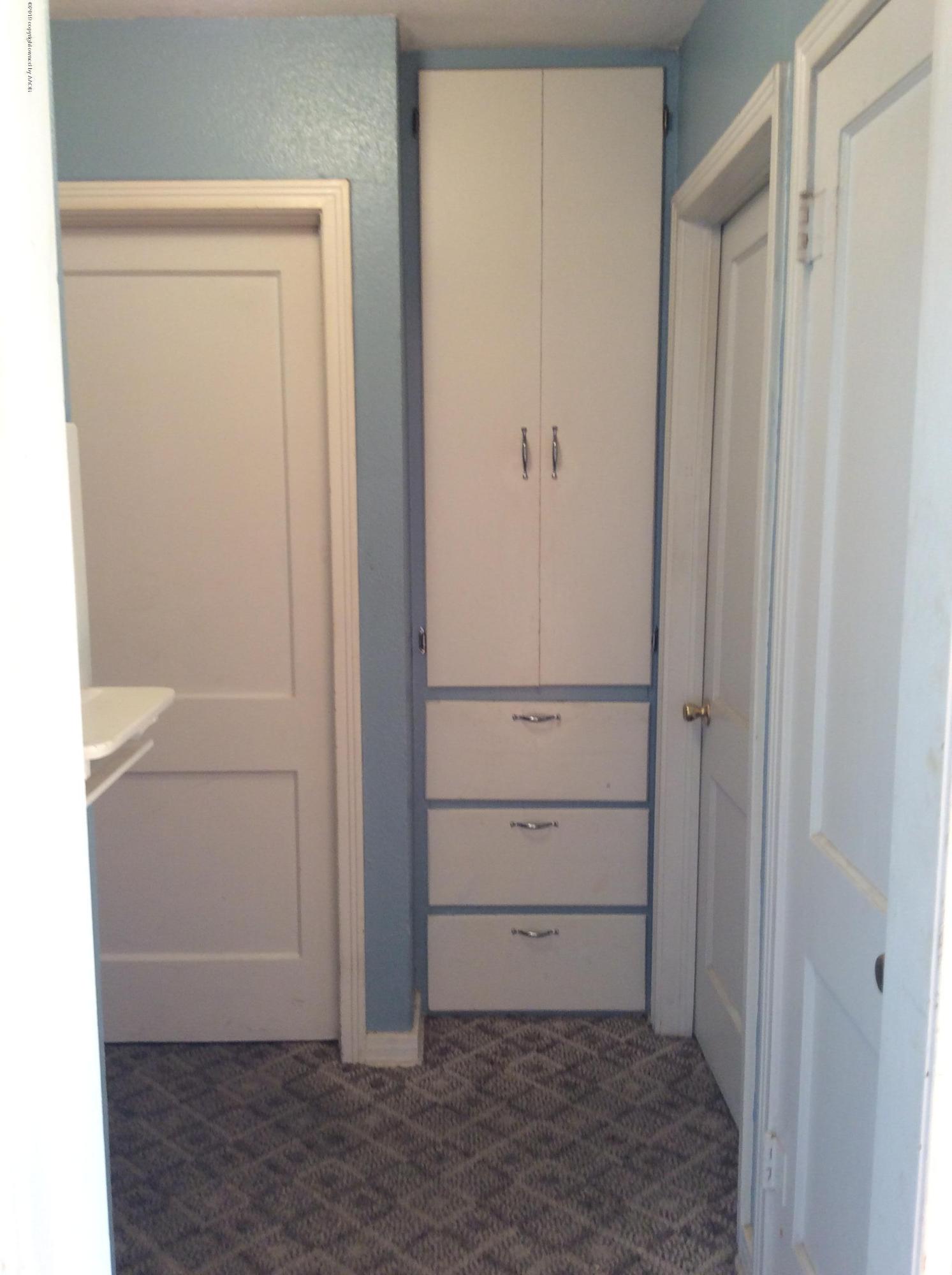 4103 Parker Street Amarillo, TX 79110 - Photo 6 of 17 hallway