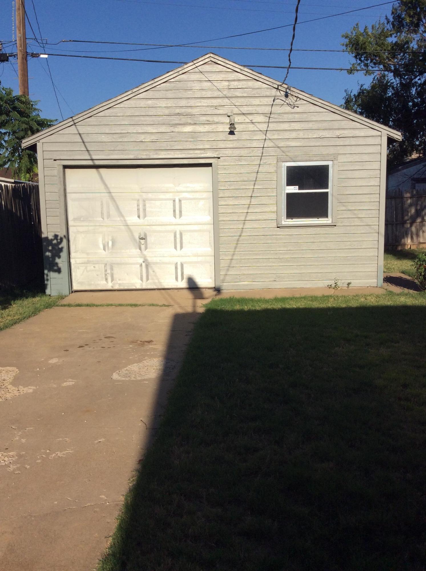 4103 Parker Street Amarillo, TX 79110 - Photo 7 of 17 oversized garage