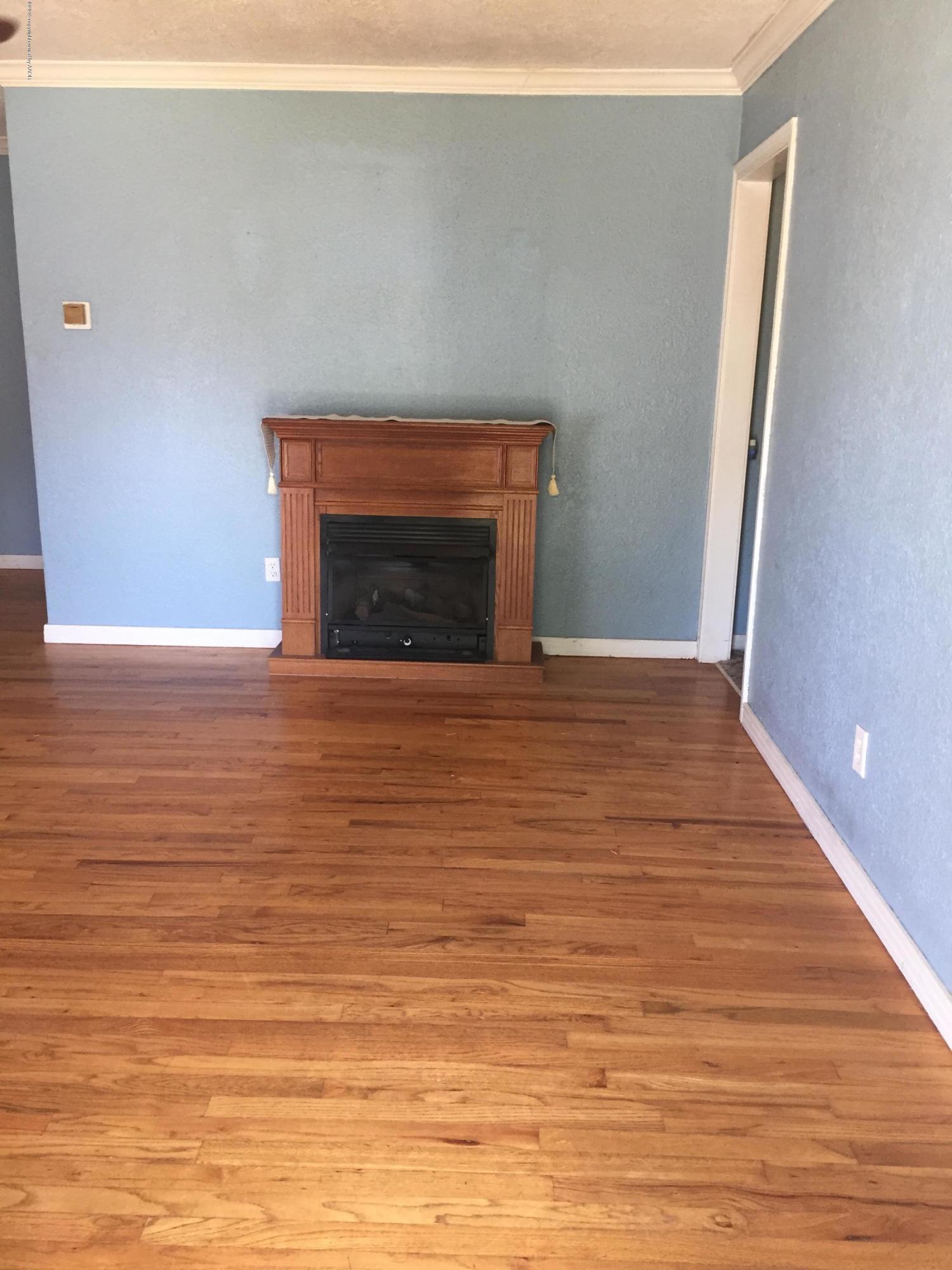 4103 Parker Street Amarillo, TX 79110 - Photo 10 of 17 livingroom