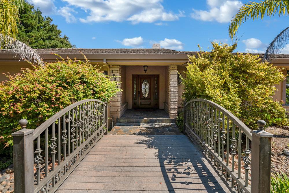 18383 Meadow Ridge Road Salinas, CA 93907 - Photo 7 of 90 Gallery Image 7