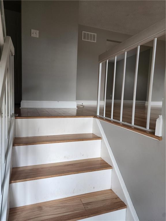 240 Quail Run Road Venetia, PA 15367 - Photo 2 of 32