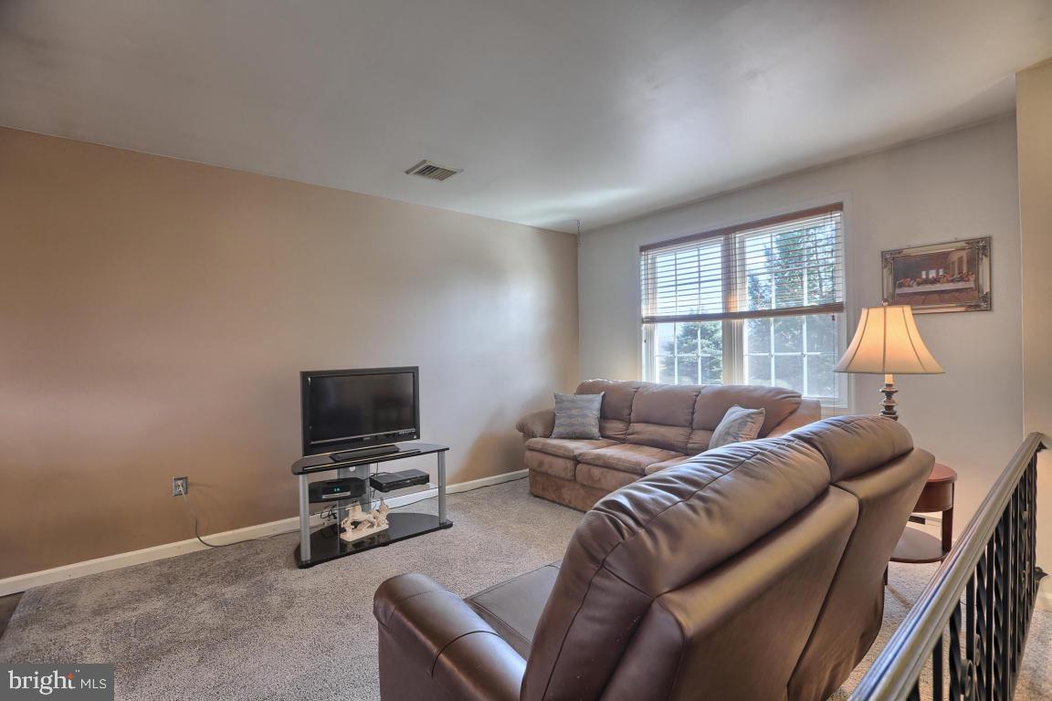 9 Bomberger Road Lititz, PA 17543 - Photo 3 of 32