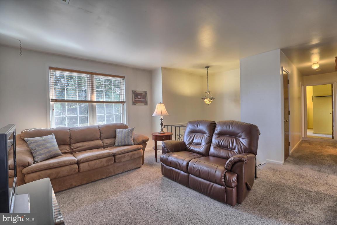 9 Bomberger Road Lititz, PA 17543 - Photo 4 of 32