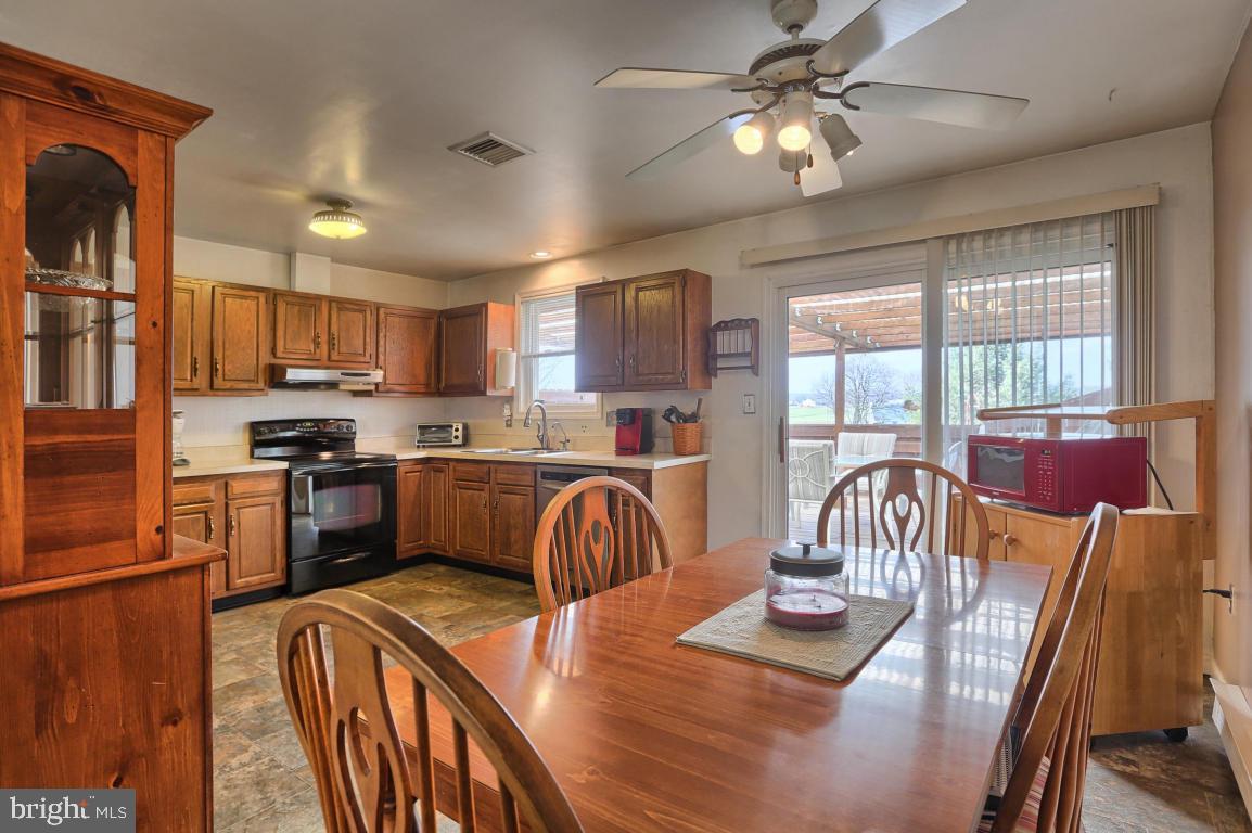 9 Bomberger Road Lititz, PA 17543 - Photo 6 of 32