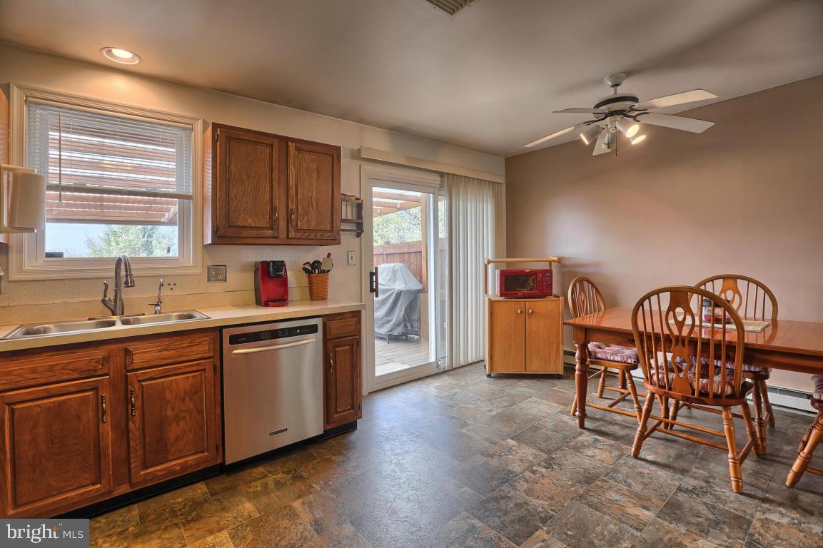 9 Bomberger Road Lititz, PA 17543 - Photo 10 of 32