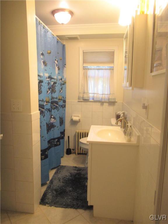 1241 Salisbury Road Allentown, PA 18103 - Photo 16 of 39 1st Fl Bath