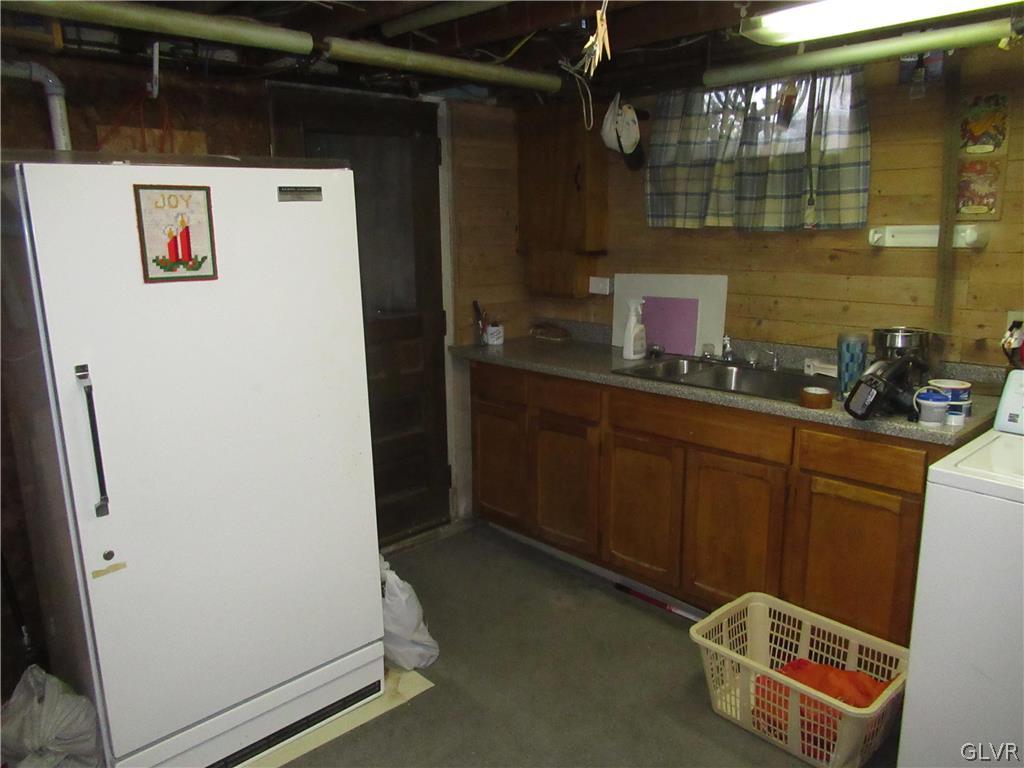 1241 Salisbury Road Allentown, PA 18103 - Photo 28 of 39 Cabinets / Sink / Upright Freezer(stays)